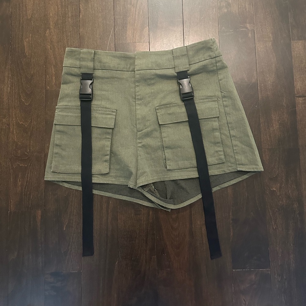 GREEN BOUJEE SHORTS